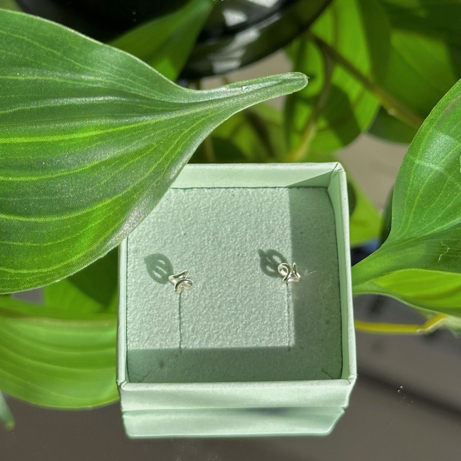 Slinky studs, Size: Small