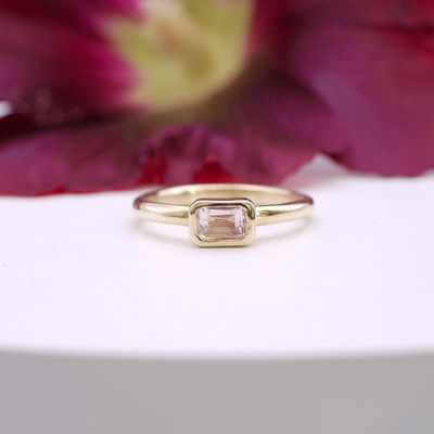 Baguette-cut morganite gold ring