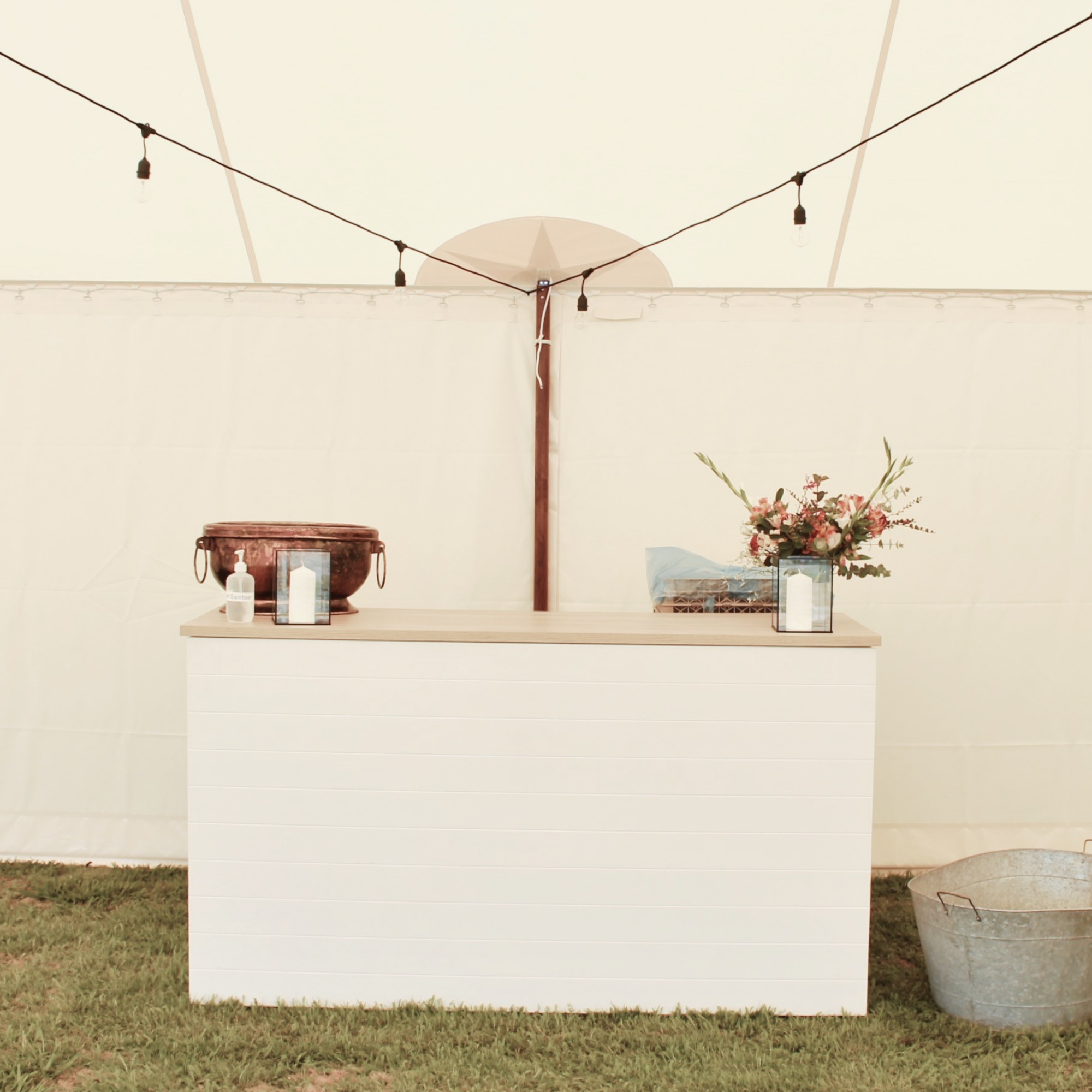 Bar station - white with wooden top (1.8m)