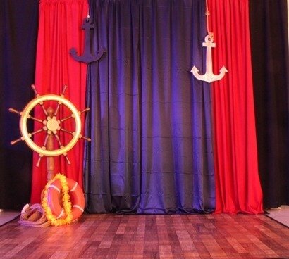 Curtains - red felt (set of 2) (1.4mW x3mH)