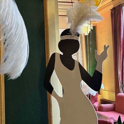 Cutout; flapper girl