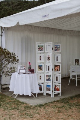 Frame; freestanding window - white (15 window slots 16.5cm x 18.5cm)