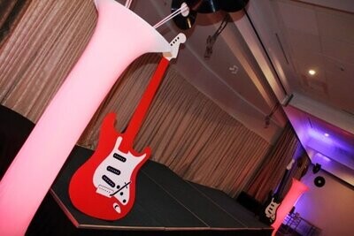 Guitar cutout; XL (red or black)