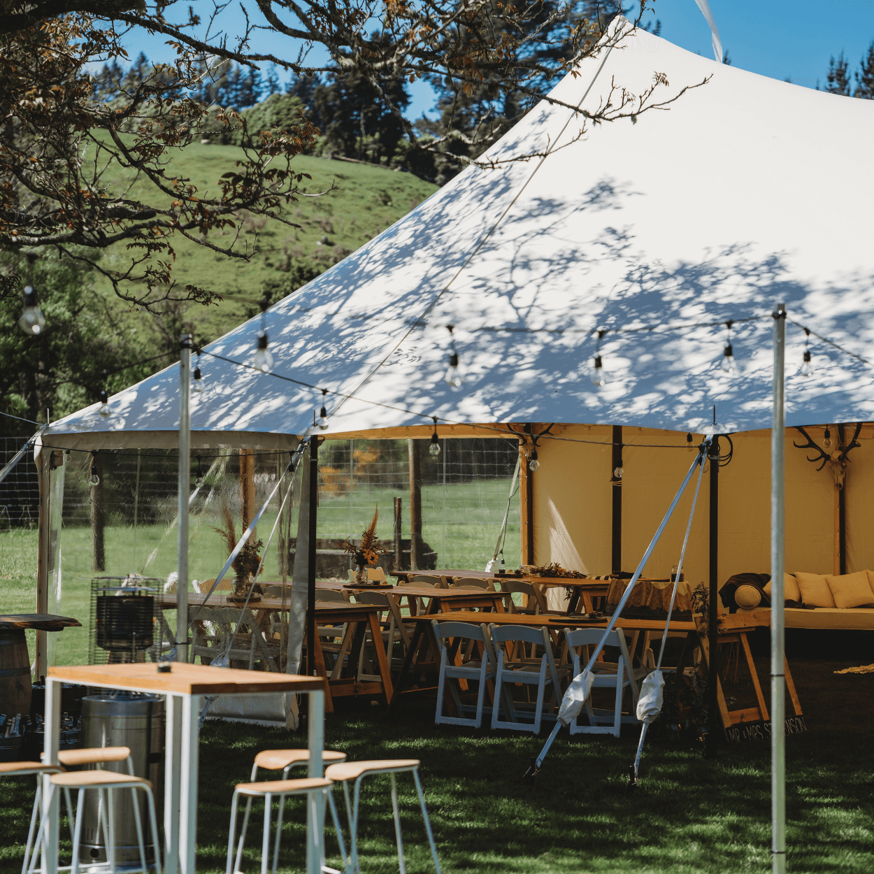 Bar leaner - rectangle (wood top / white legs)