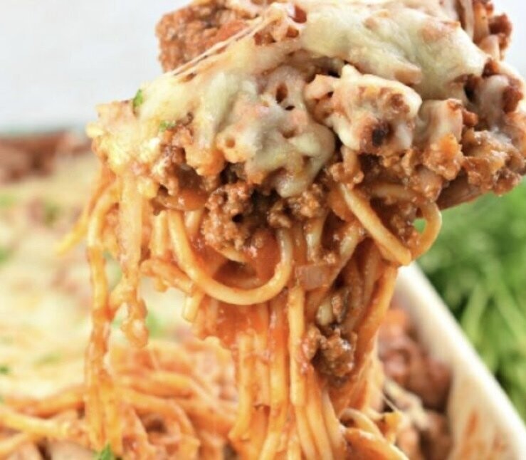 Pastas: served with salad, garlic bread and dessert(2 Pastas)