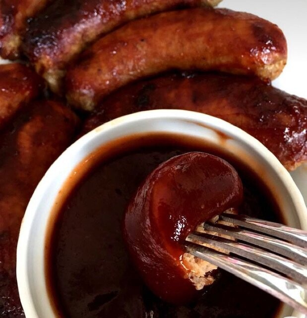 Sausage beef or pork or boudin with onion, pickles and BBQ sauce