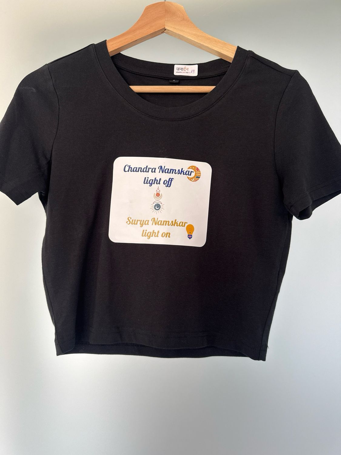 Kurzes Yogashirt Surya Namaskar