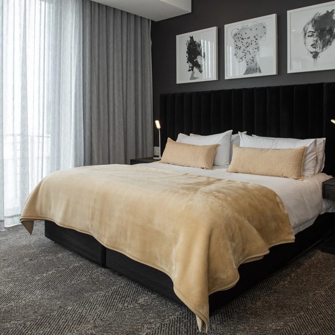 Aranda | Belfiore Hotel Blanket | Bone, Size: Queen - 220 X 240 Cm