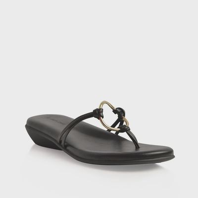 Green Cross | O-ring Trim Thong Sandal | Black