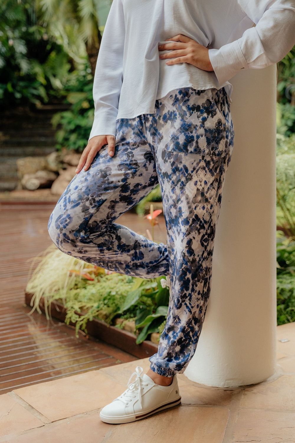 Willow | Jogger Pants | Indigo Abstract, Size: S