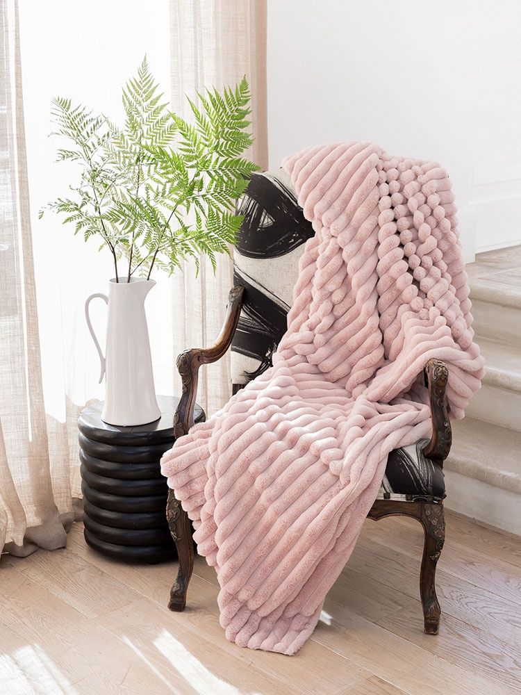 Linen House | Decadence Fur Throw | Rose Quartz | 150x200