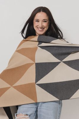 Ateljee Paarl | Geo Triangle Wrap | Camel &amp; Black
