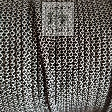 White / Black Diamond EU Typ III