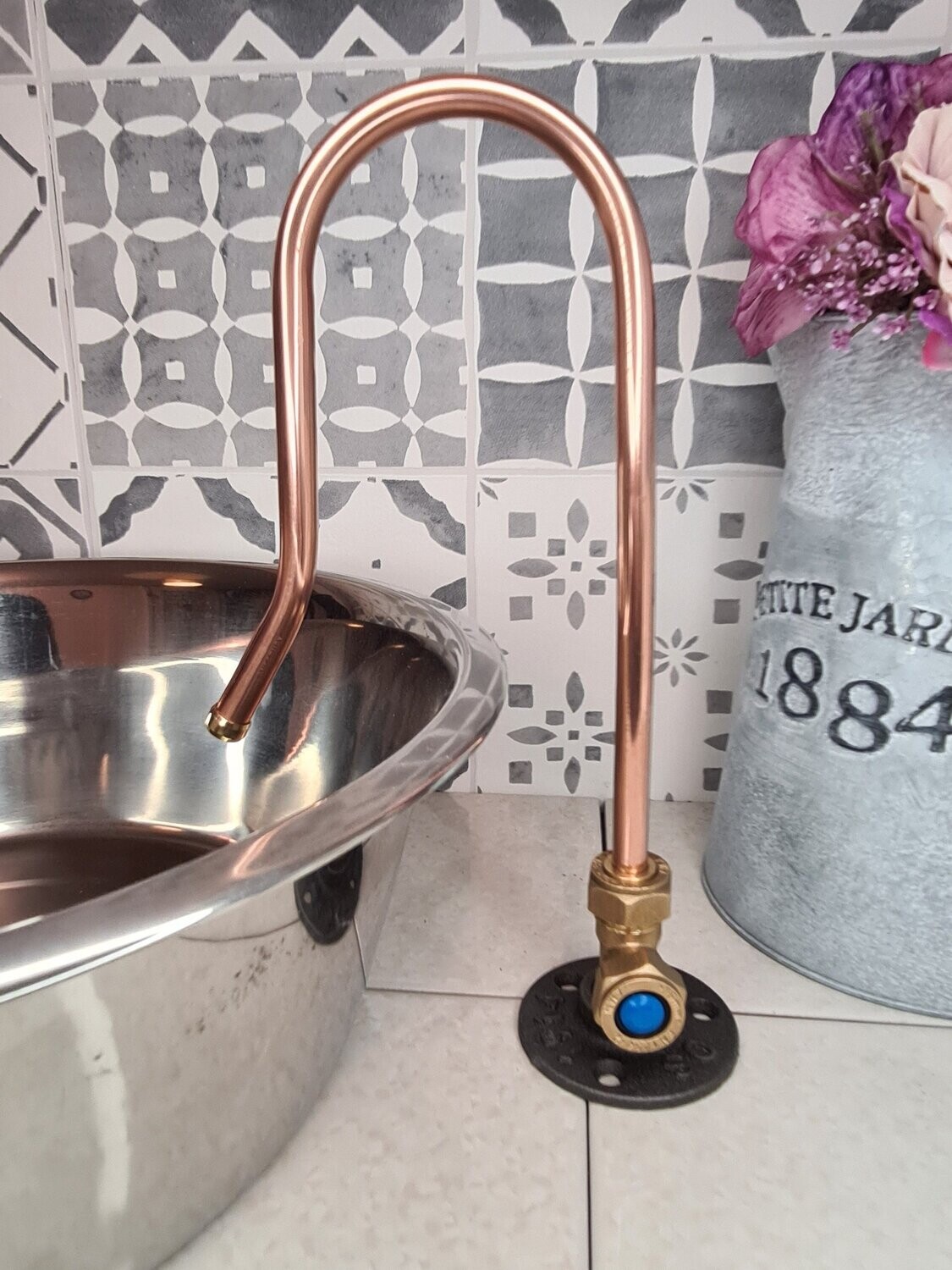 (Connecticut) 12v switch operated copper tap 10mm spout