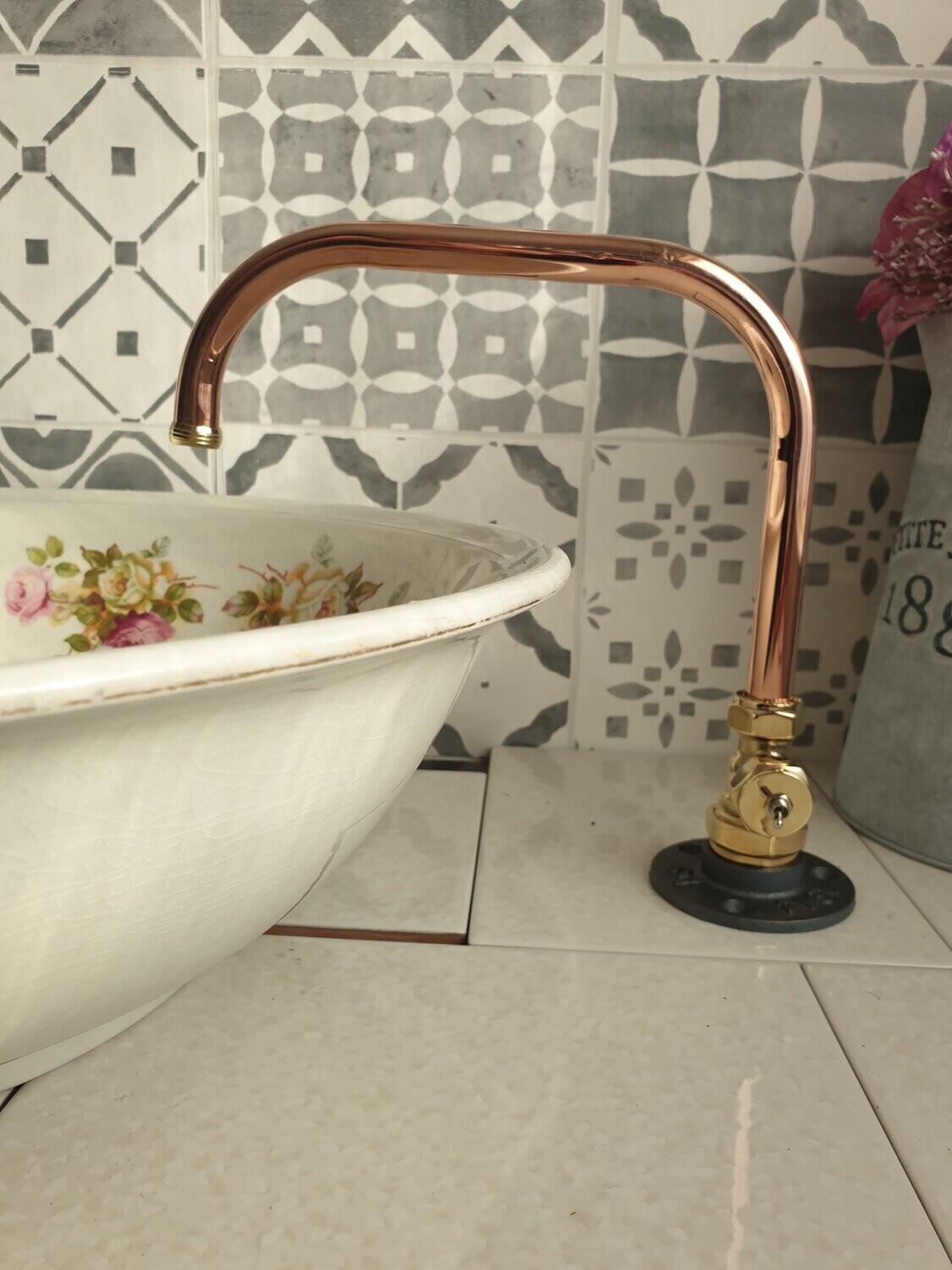 (Georgia) 12v switch operated copper tap 15mm spout