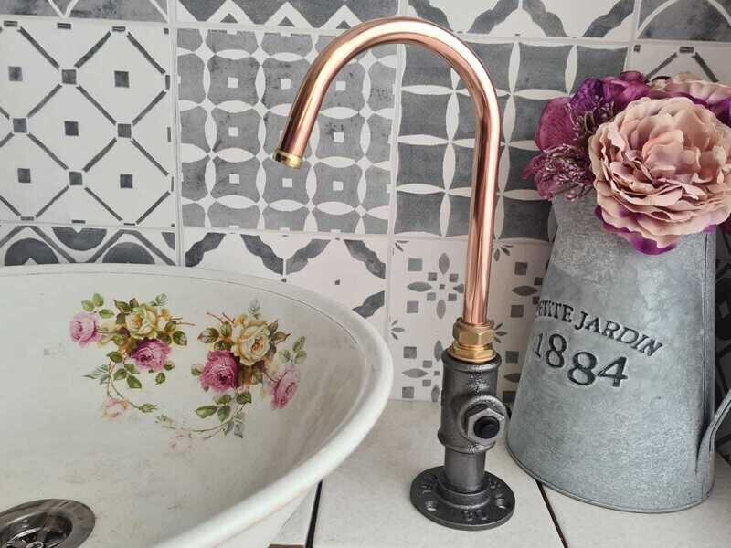 (Kansas) 12v switch operated copper & short cast iron tap 15mm spout
