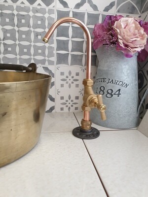 (Minnesota) Twist valve operated copper tap 10mm spout