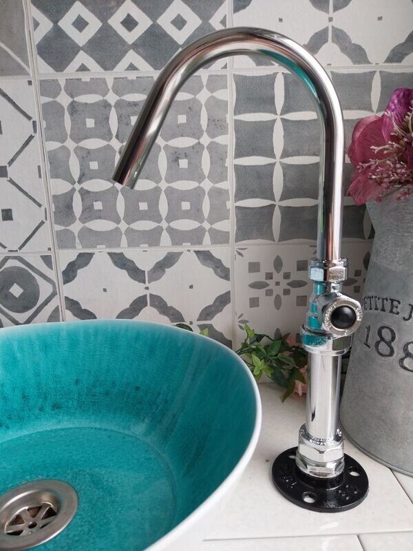 (Okesa) 12v switch operated copper & aluminium tap 15mm spout
