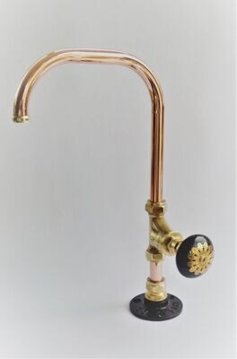 (Wisconsin) Ceramic twist valve operated copper tap 15mm spout