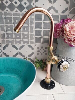 (Hartland) Ceramic twist valve operated copper tap 15mm spout