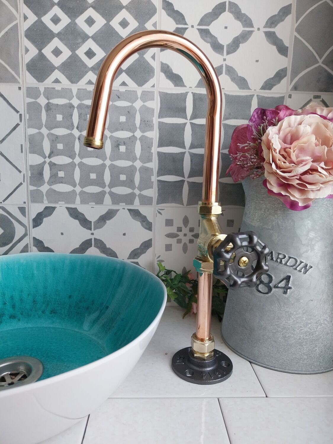 (Rosita) Twist valve operated copper tap 15mm spout