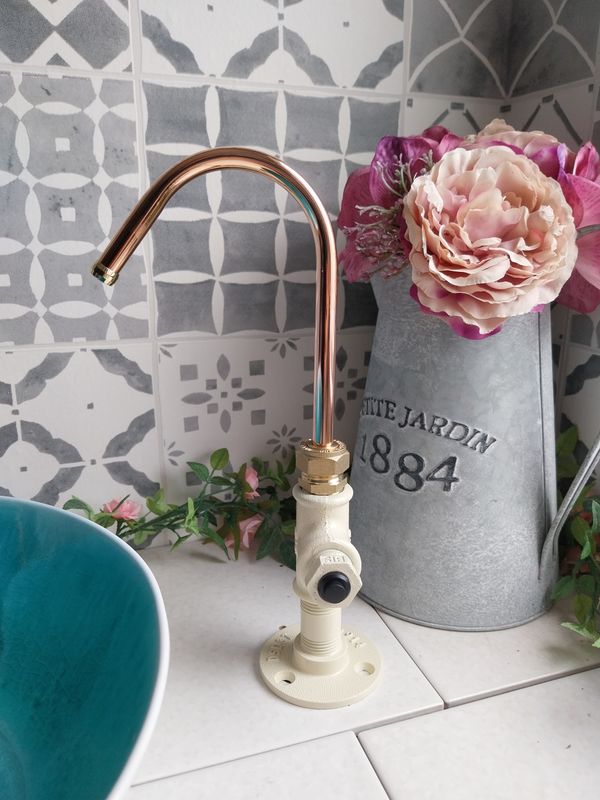 (Indiana) 12v switch operated copper & short cast iron tap 10mm spout