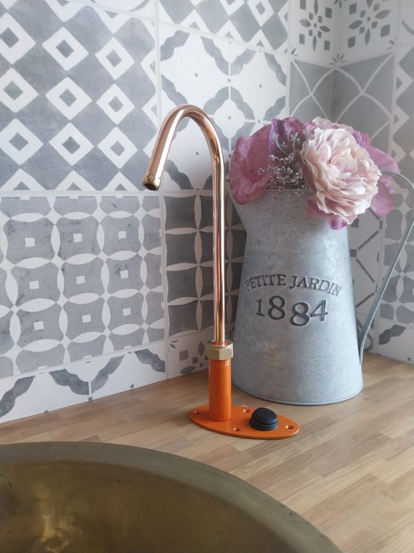 (Bedford) 12v switch operated copper & cast iron tap 10mm spout (Bedford) 12v switch operated copper & cast iron tap 10mm spout