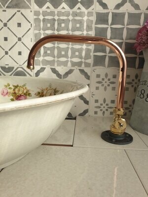 (Georgia) 12v switch operated copper tap 15mm spout