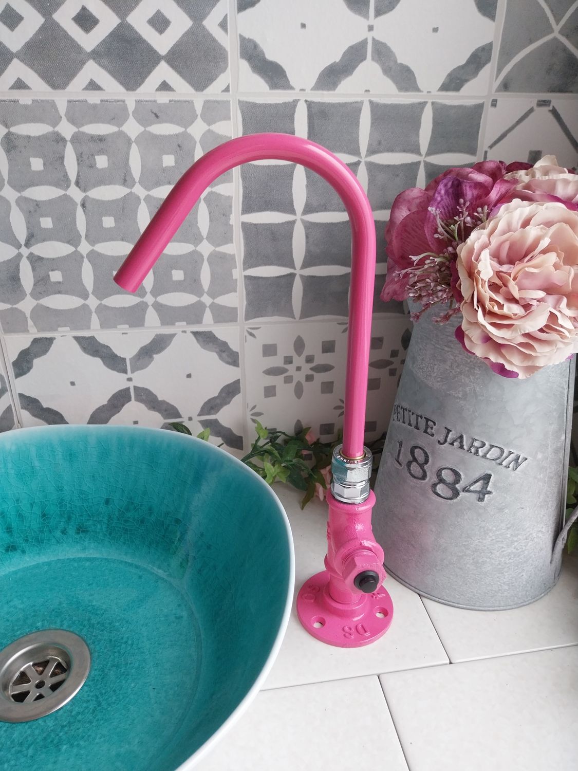 (Wyoming) 12v switch operated, painted aluminium tap 12mm spout