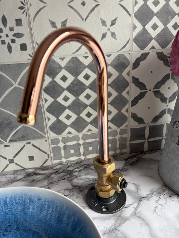 (Askern) 12v switch operated copper tap 15mm spout