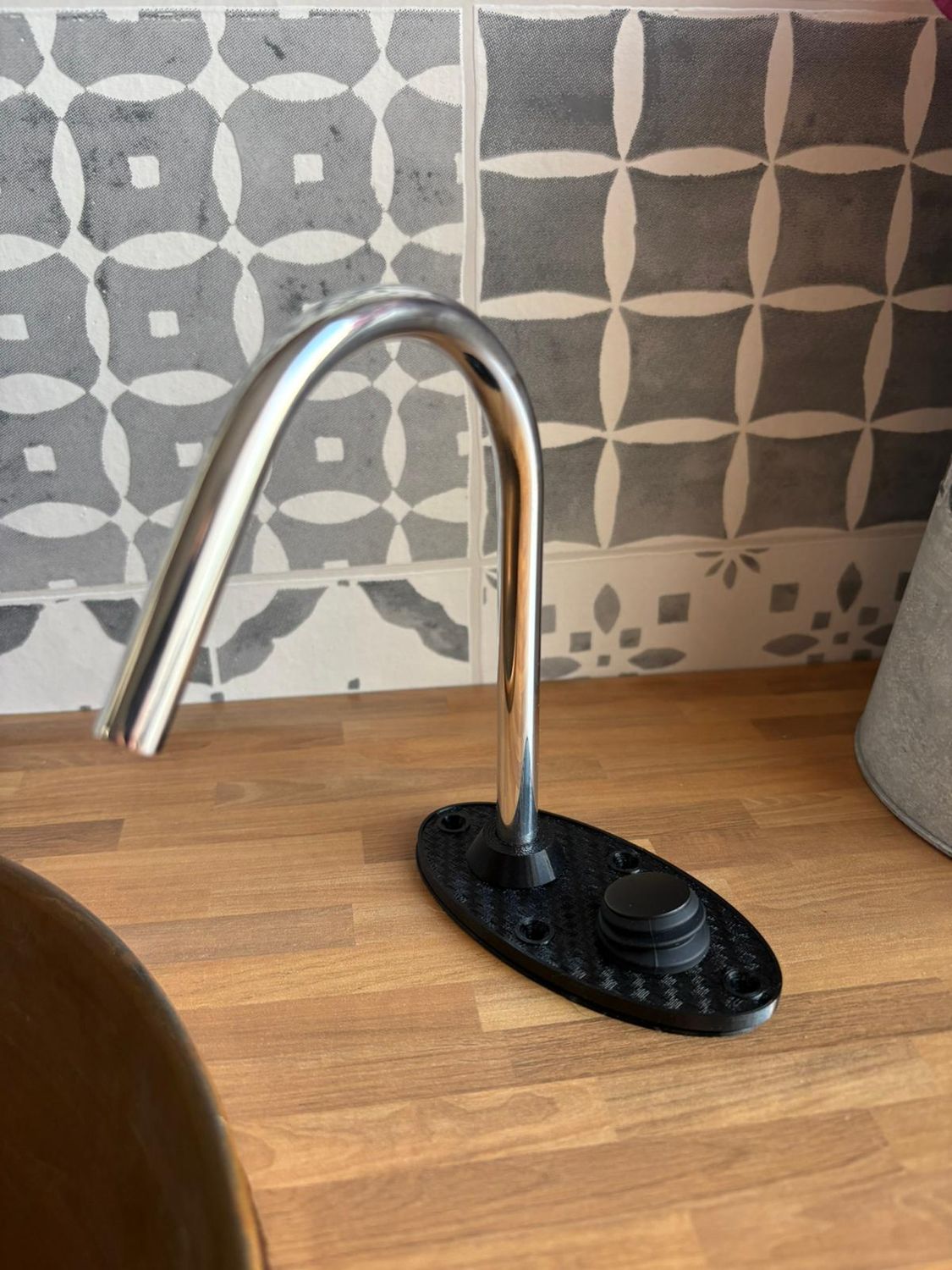 (Chester) 10mm swivel tap, 12v switch operated alloy tap faucet, camper tap. (Chester) 10mm swivel tap, 12v switch operated alloy tap faucet, camper tap.