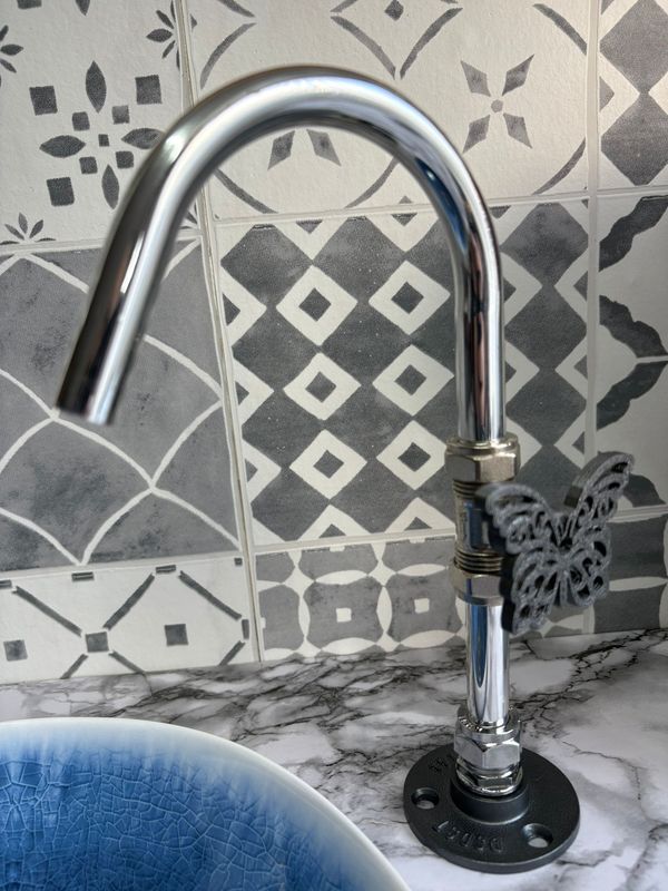 (Butterfly) Twist valve operated alloy tap 15mm spout (Butterfly) Twist valve operated alloy tap 15mm spout