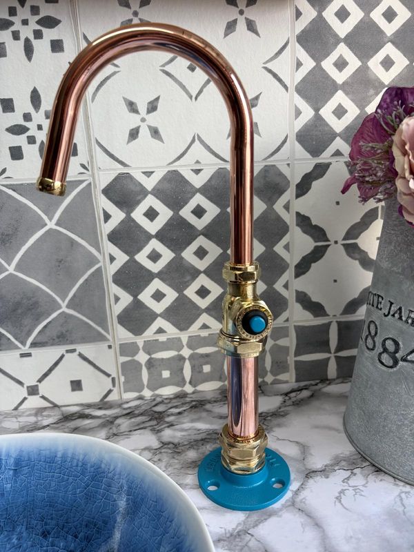 (Tulsa Teal) 12v switch operated copper tap 15mm spout