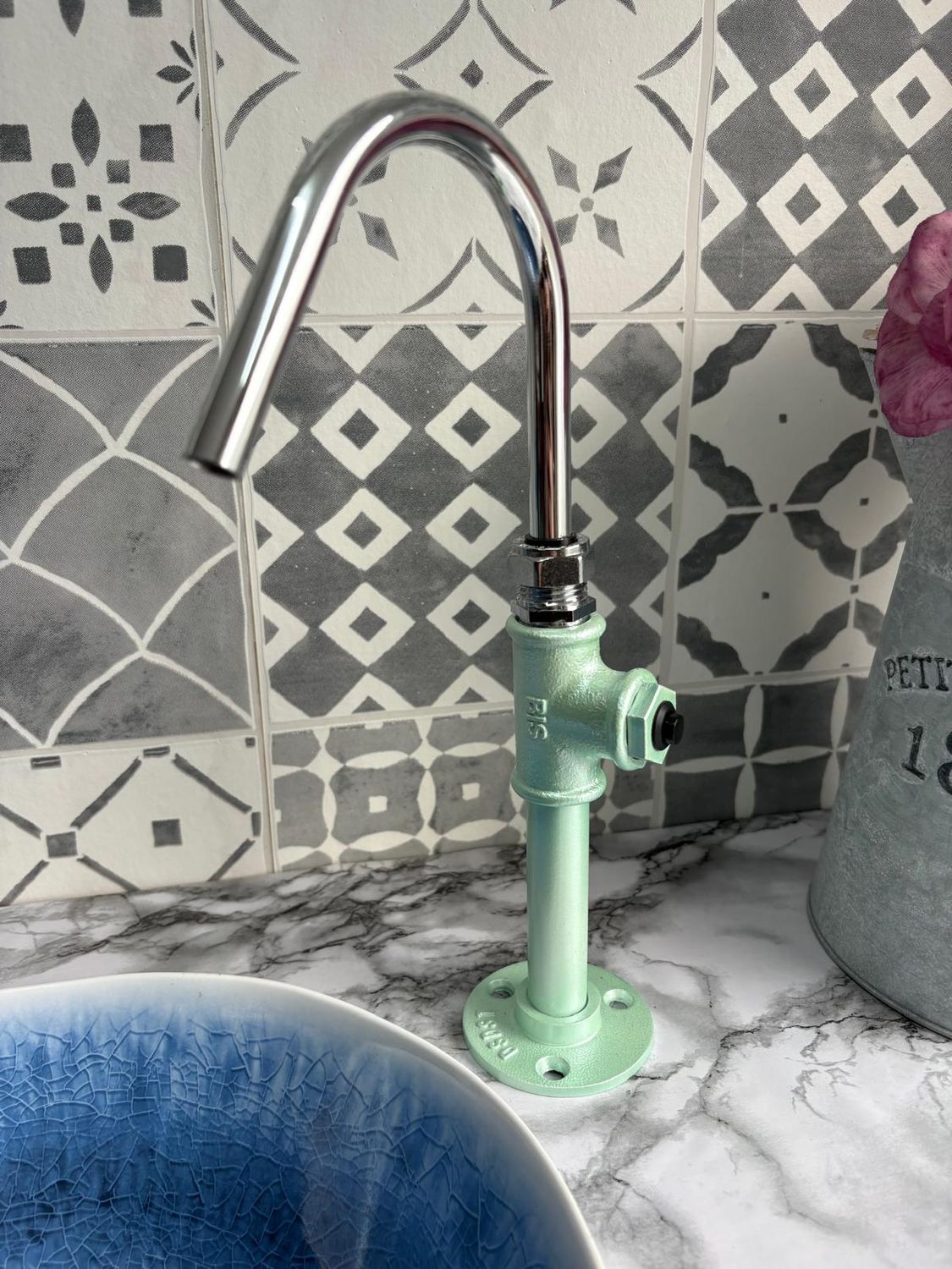 (Bay City) 12v switch operated Alloy & tall cast iron tap 12mm spout