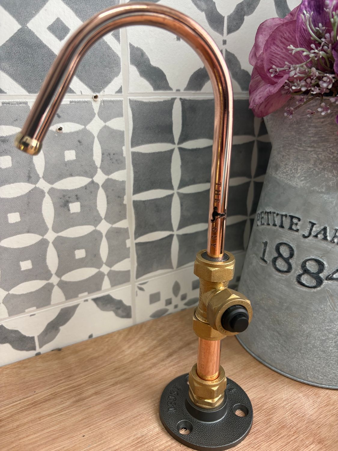 (Dublin) 12v switch operated copper & short cast iron tap 10mm spout 25cm tall (Dublin) 12v switch operated copper & short cast iron tap 10mm spout 25cm tall