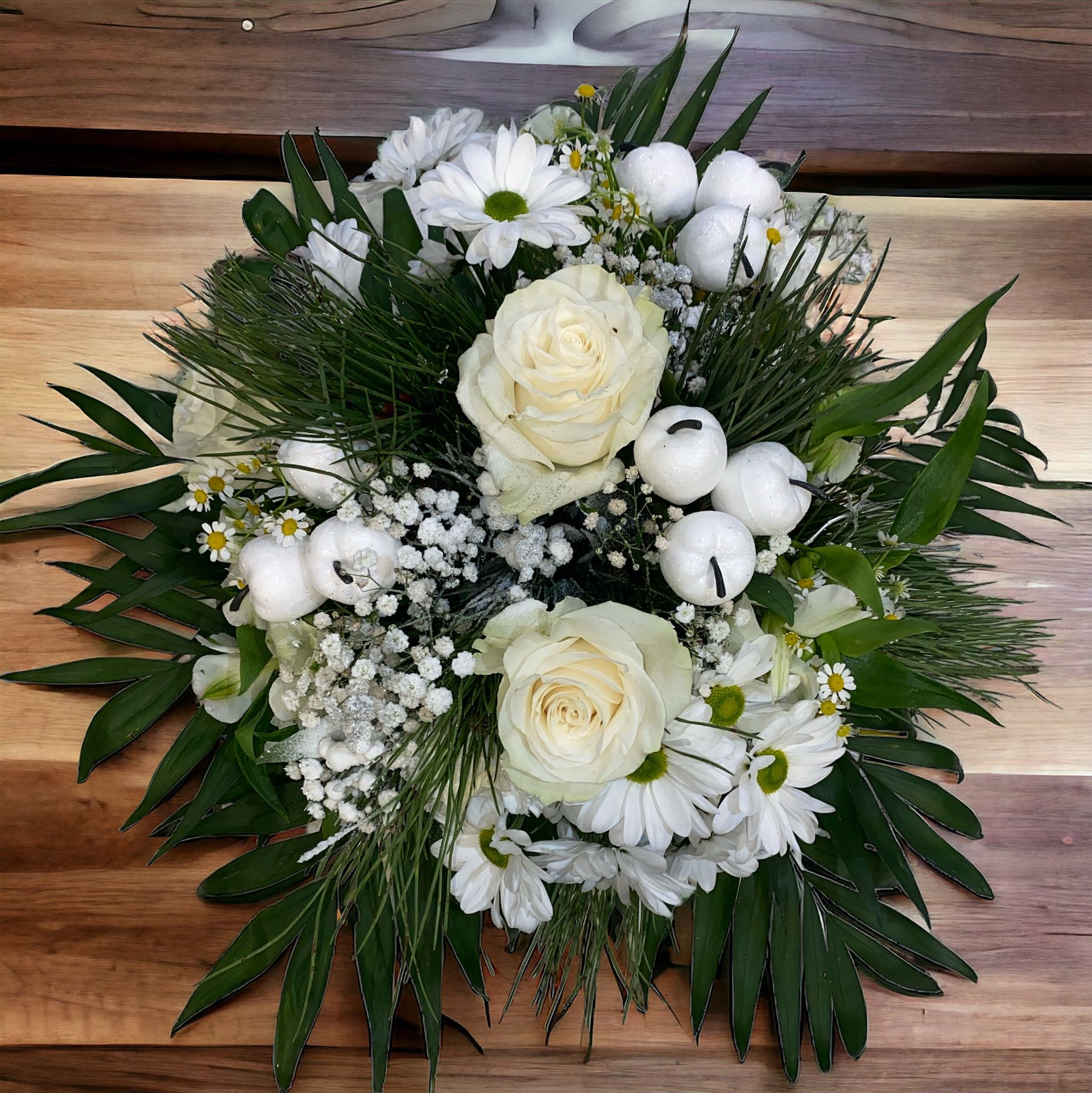 Bouquet rond blanc et sa déco de Noël