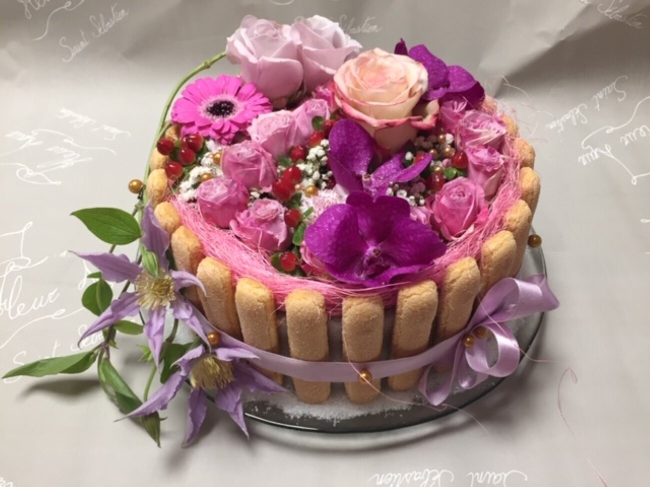 Gâteau de Fleurs – Composition Florale Originale et Élégante | Fleur Azur Saint-Sébastien-sur-Loire proche Nantes Gâteau de Fleurs – Composition Florale Originale et Élégante | Fleur Azur Saint-Sébastien-sur-Loire proche Nantes