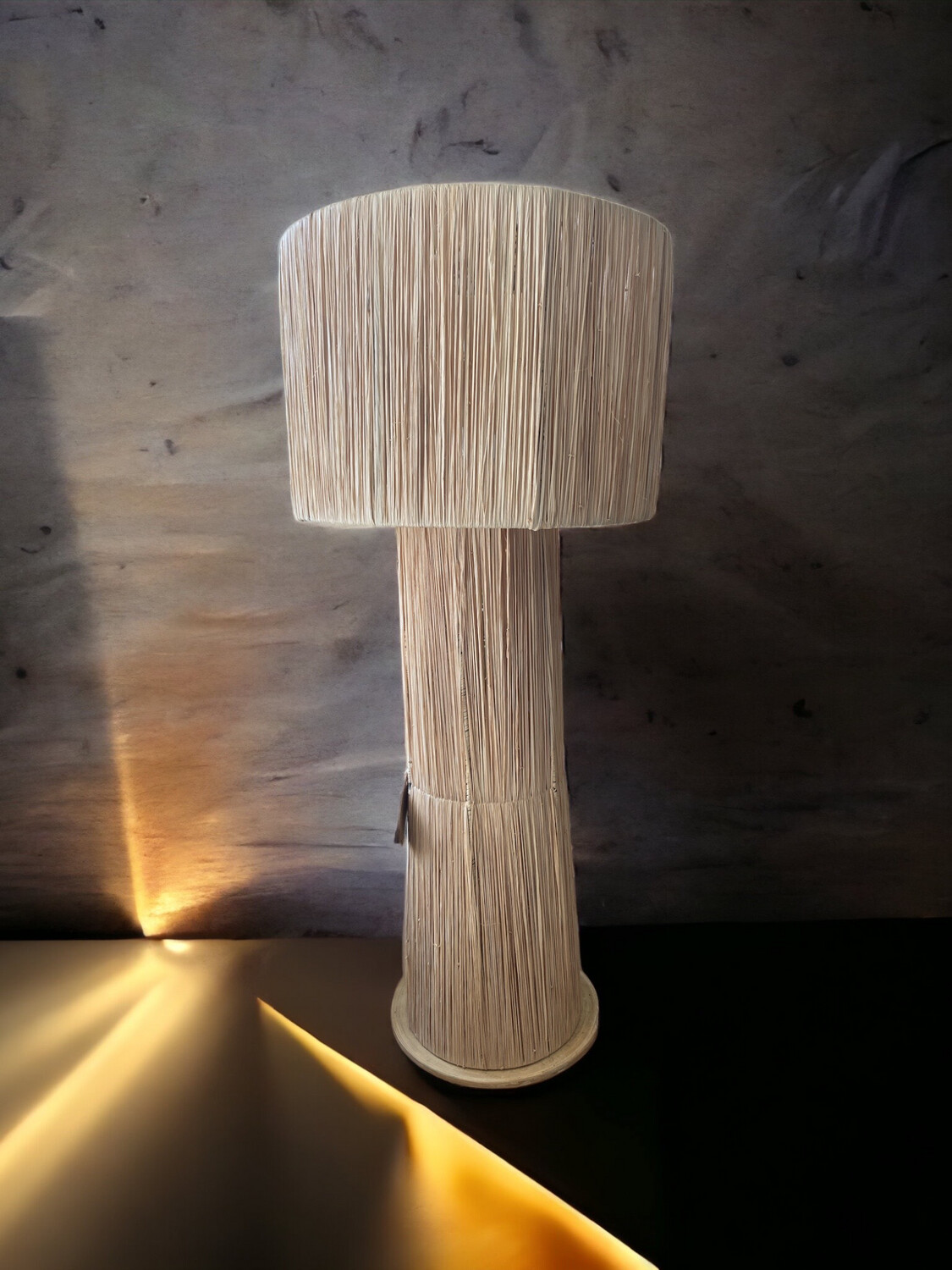 Lampe en Raphia Naturel – Éclairage Bohème Chic et Élégant | Fleur Azur Saint-Sébastien-sur-Loire proche Nantes Lampe en Raphia Naturel – Éclairage Bohème Chic et Élégant | Fleur Azur Saint-Sébastien-sur-Loire proche Nantes