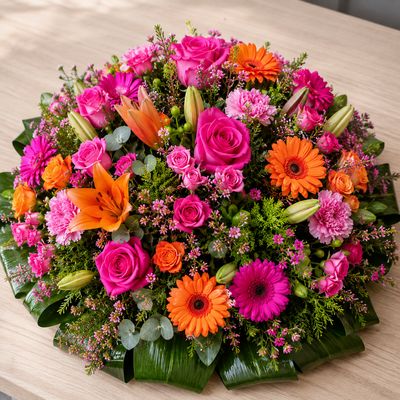 Coussin Funéraire Fuchsia et Orange – Hommage Lumineux proche de Nantes