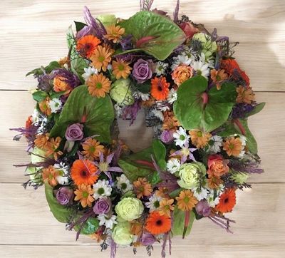 Couronne Funéraire Fuchsia et Orange – Hommage Floral proche de Nantes