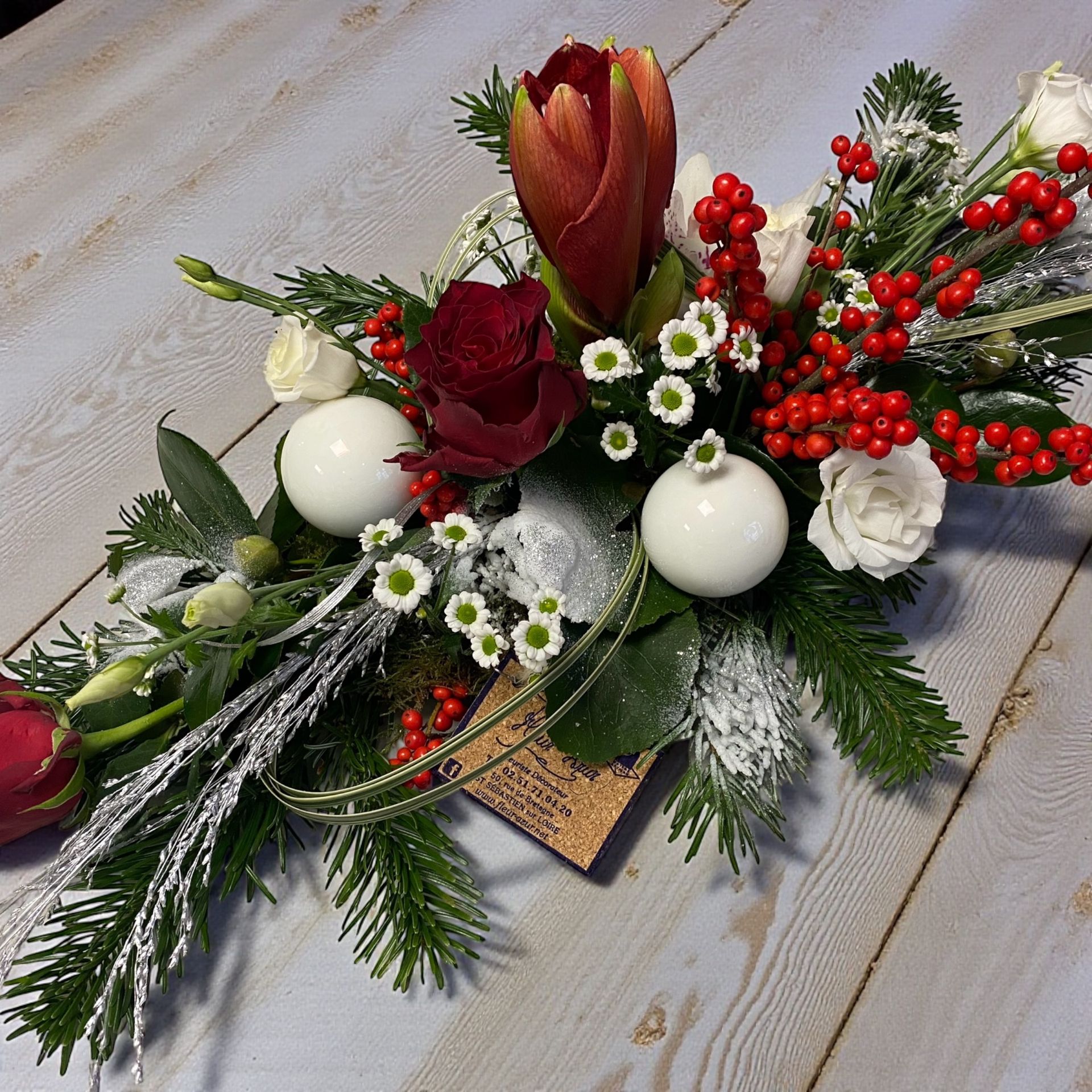 CENTRE DE TABLE ROUGE ET BLANC SANS BOUGIE