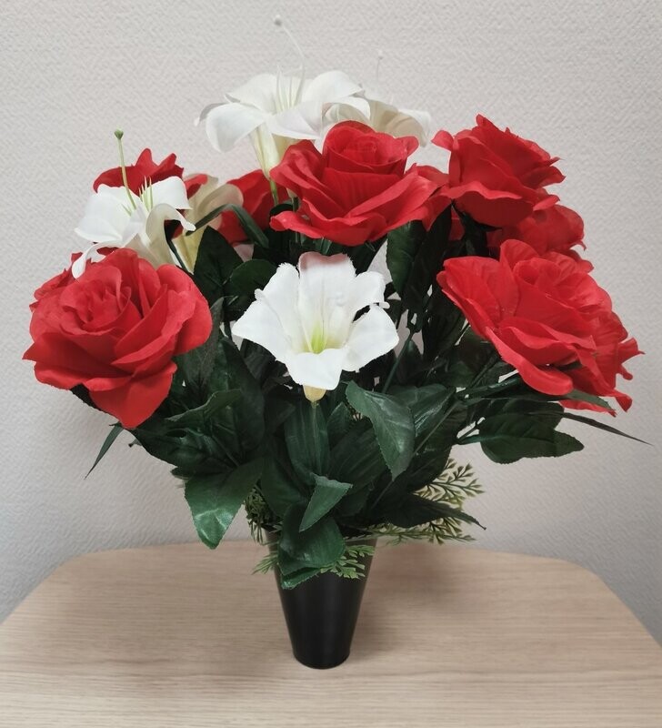 Fleurs artificielles en cône