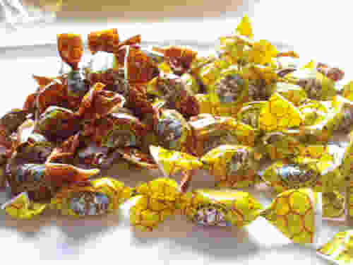Caramelos rellenos con miel líquida (Liquied honey candies)