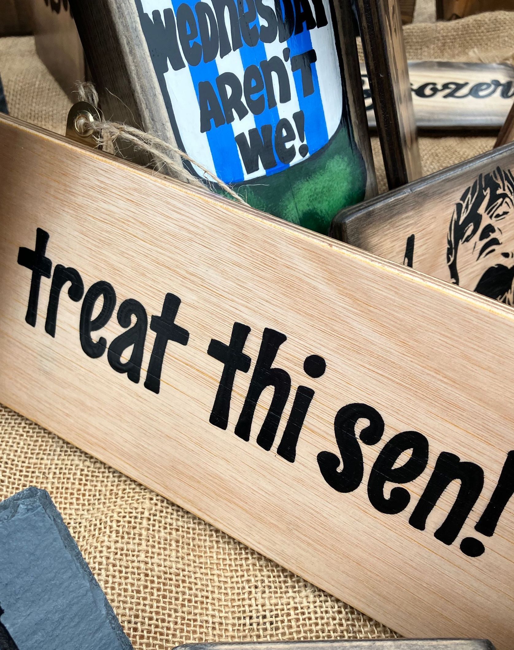 Treat Thi Sen Sign