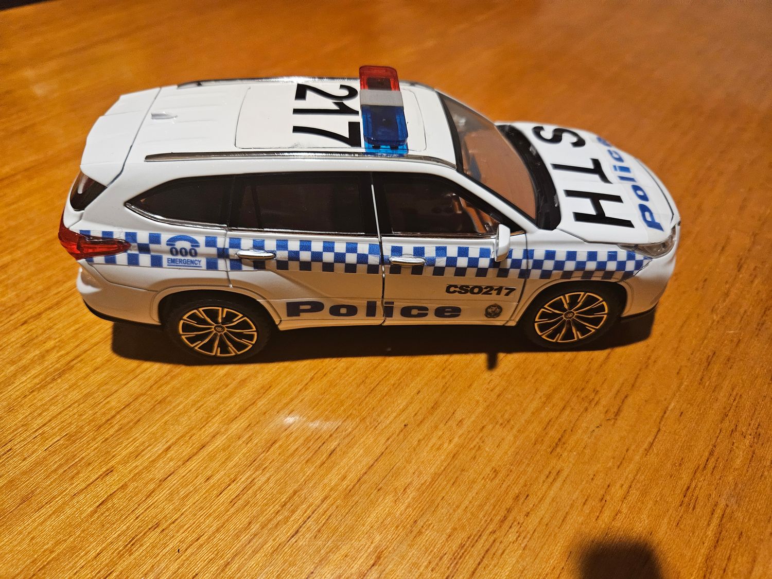 1:24 Scale Diecast Model New South Wales Police General Duties Toyota Kluger.