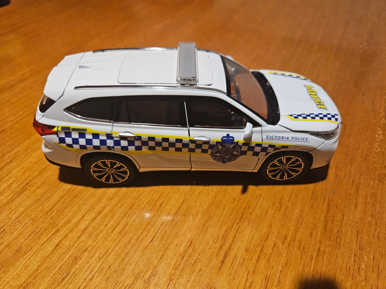 1:24 Scale Diecast Model Vic Police Highway Patrol Toyota Kluger Diecast Model car