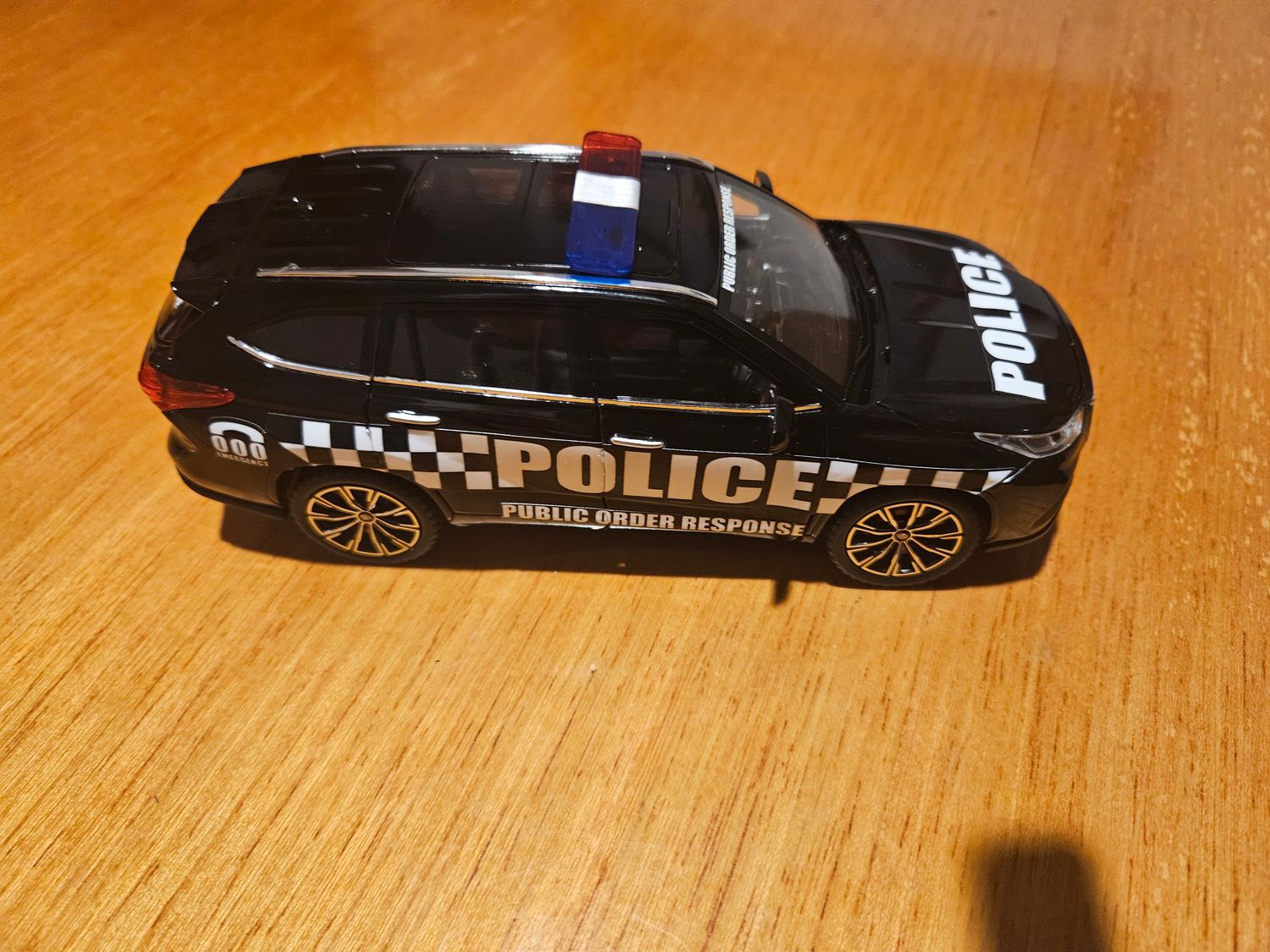 1:24 Scale Diecast Model  Victoria Police Public Order Response  Toyota Kluger.