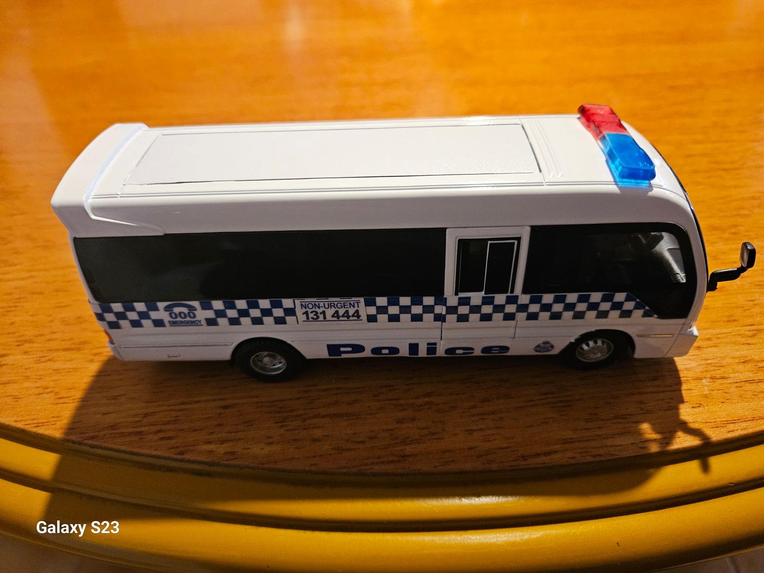 1:32 Scale Victoria Police Transport Bus