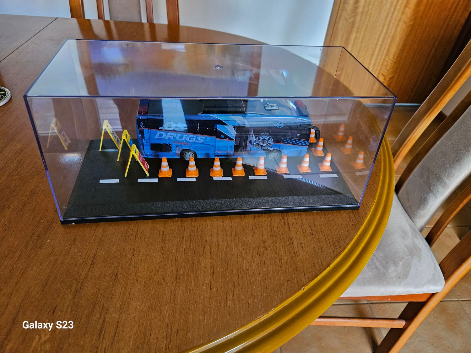 VICTORAI POLICE BOOZE BUS  DIORAMA SETUP