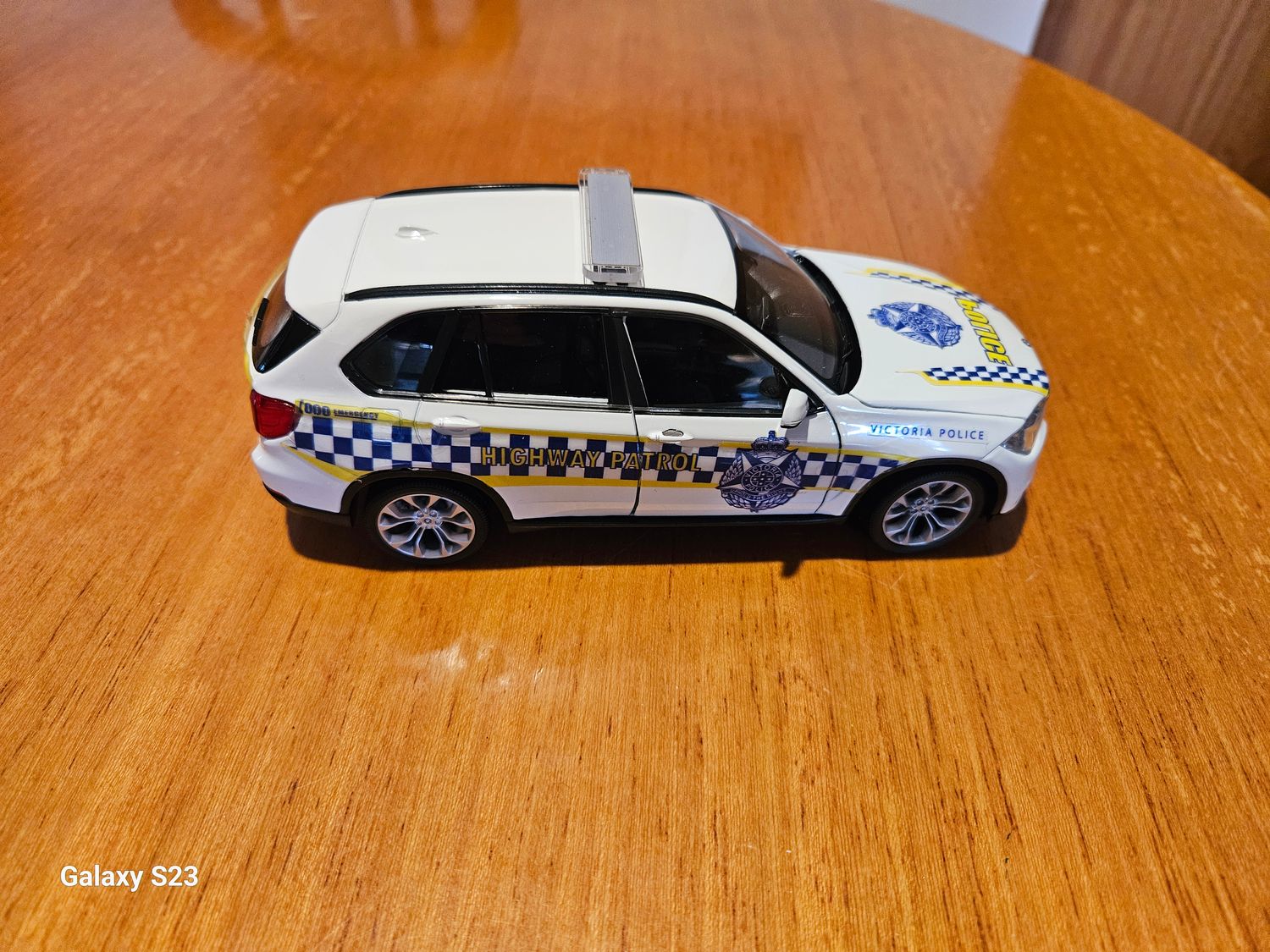 1:24 SCALE VICTORIA POLICE BMW X5 HIGHWAY PATROL